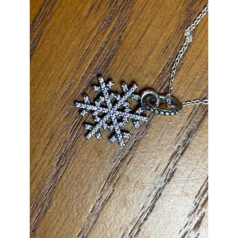 Authentic Pandora Sparkling Snowflake Necklace 390302CZ w Snowflake Charm